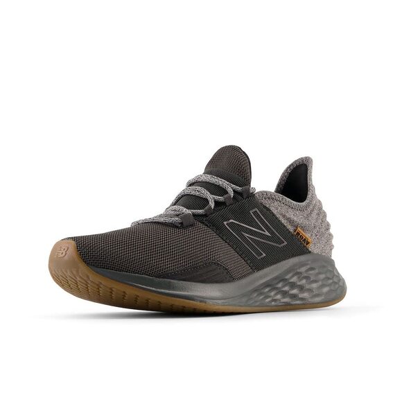 NWT New Balance Men\'s Fresh Foam Roav V1 Running Shoe, Blacktop/Gum, 9